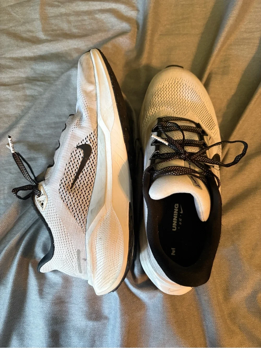Nike Men's White and Black Running Shoes